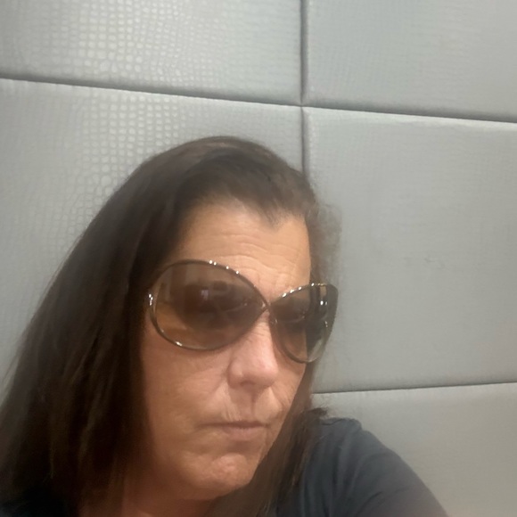 Tom Ford Shiny dark bronze sunglasses. In great condition. - Picture 11 of 13